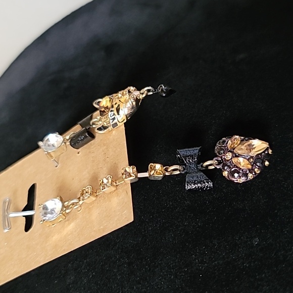 Vintage BETSEY JOHNSON Hollywood Glam Collection Tiger Head Heart Earrings. - Picture 4 of 7